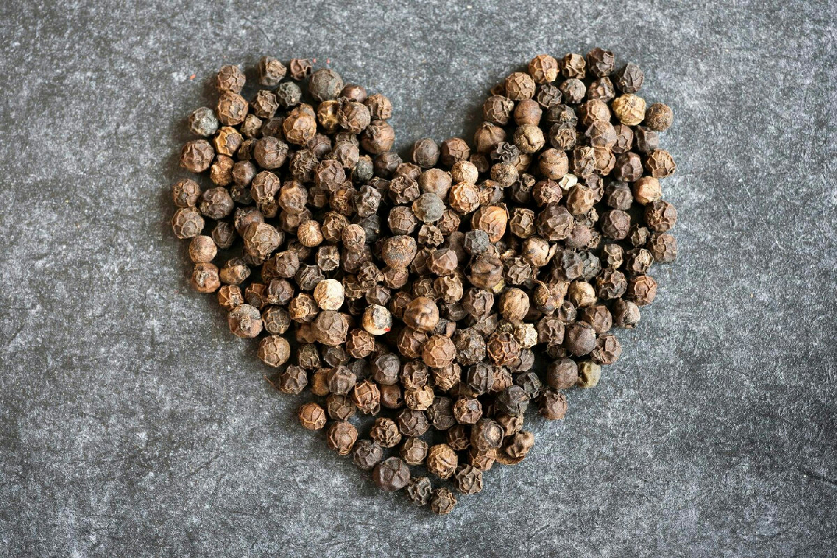 1️⃣ Spezie naturali lungo le pareti per tenere lontani insetti e fastidi dalla casa in modo efficace