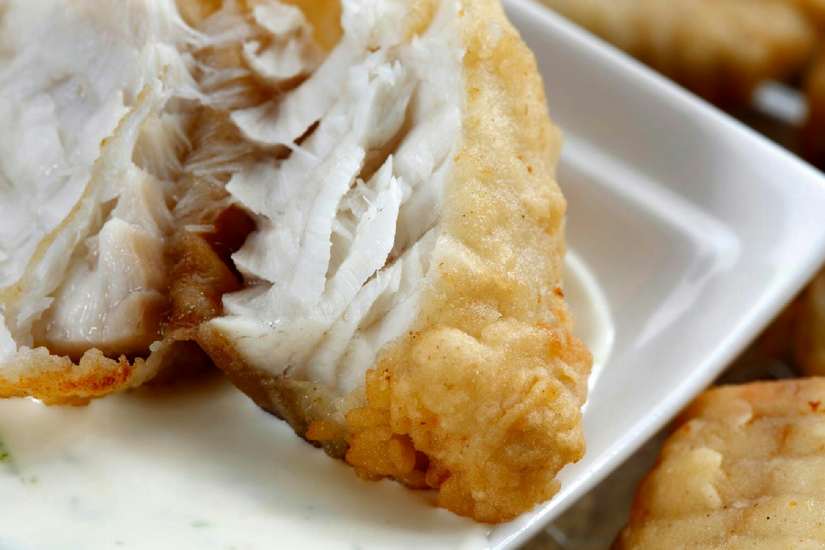 Il baccalà fritto croccante e succoso: il segreto per una perfetta doppia consistenza in tavola