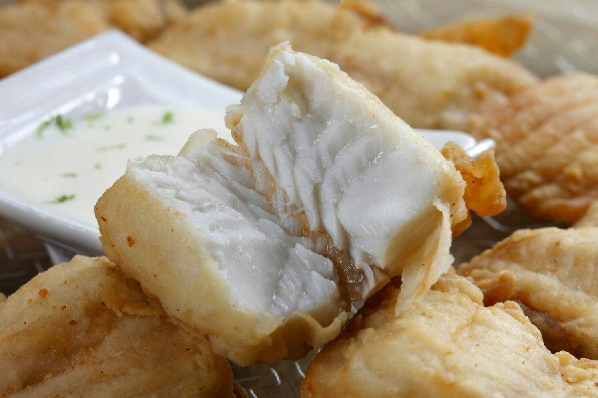 Il baccalà fritto croccante e succoso: il segreto per una perfetta doppia consistenza in tavola