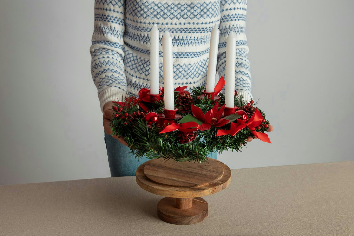 L’effetto sorprendente della stella di Natale in un centrotavola fatto a mano per la casa festiva