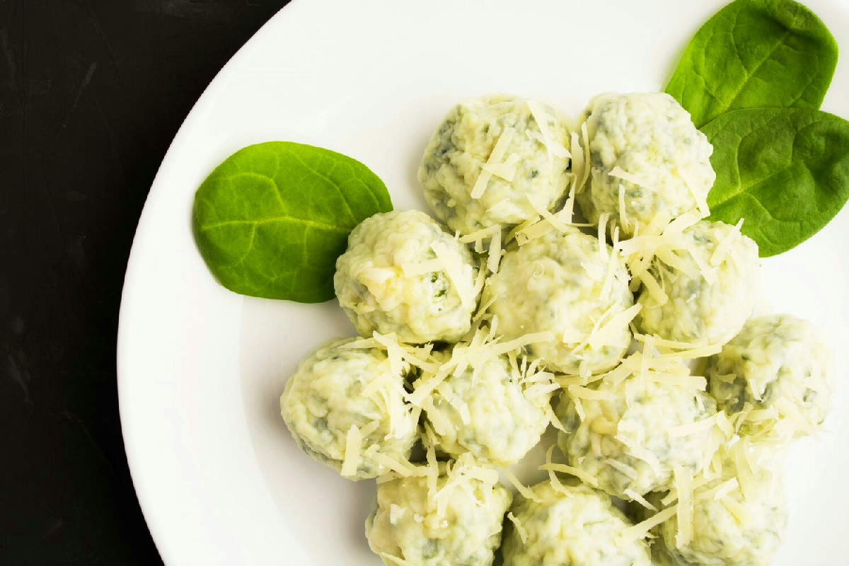 Quando la fame chiama: tortino con fontina filante, verza croccante e pane dorato da gustare
