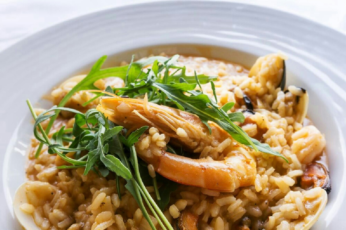 Da quando gli scampi entrano nel risotto, la cena diventa un’esperienza di gusto da non perdere