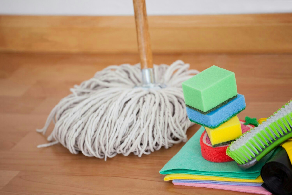 Spazzolone economico che rinnova il pavimento senza fatica: l’incredibile offerta sotto 20€