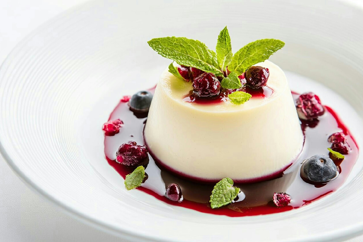 Cosa succede alla panna cotta tradizionale quando diventa un dolce vegano cremoso e leggero