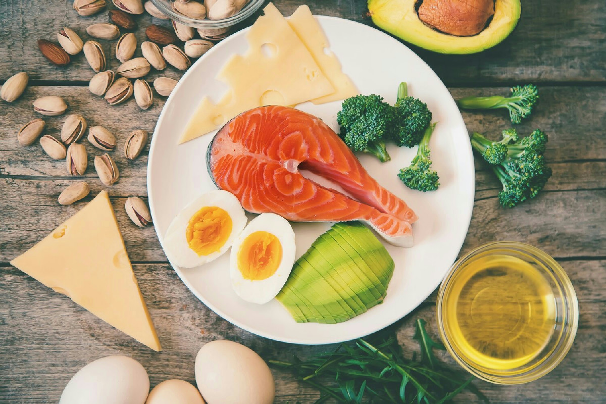 Effetti della dieta chetogenica sul corpo e guida all’orientamento nel nuovo regime alimentare