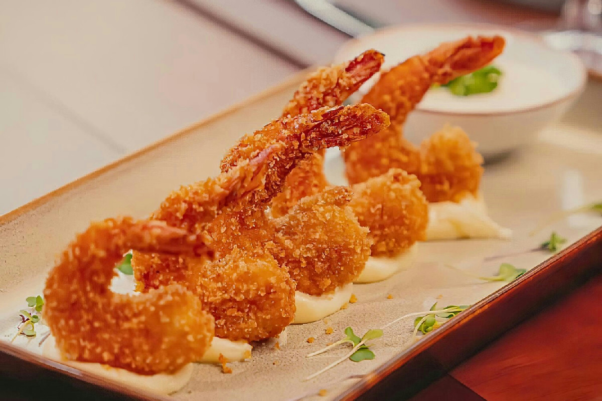 Gamberi croccanti in pastella leggera: antipasto fragrante e dal gusto delicato da preparare a casa