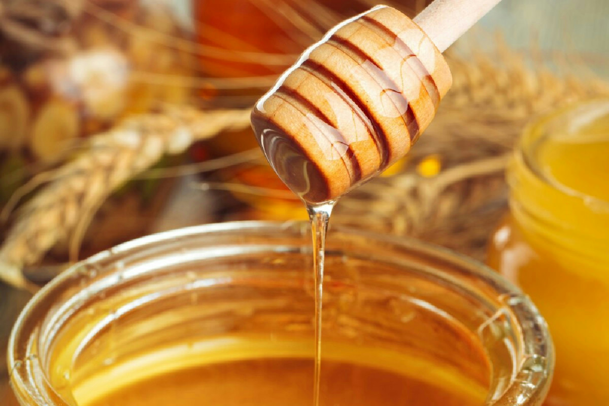 Il miele indurito torna cremoso in pochi minuti senza fatica: il segreto per un dolce perfetto ogni volta