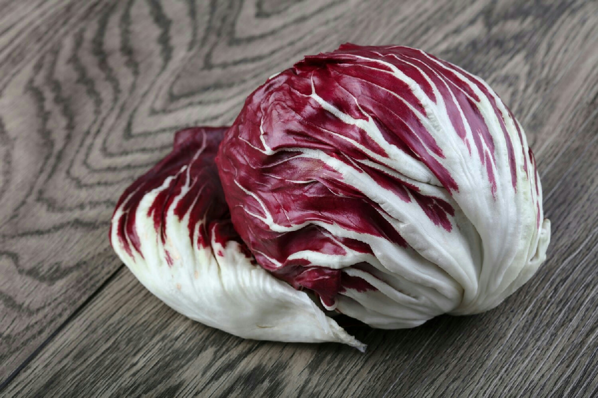 Il segreto degli gnocchi al radicchio: un piatto cremoso dal gusto intenso e avvolgente